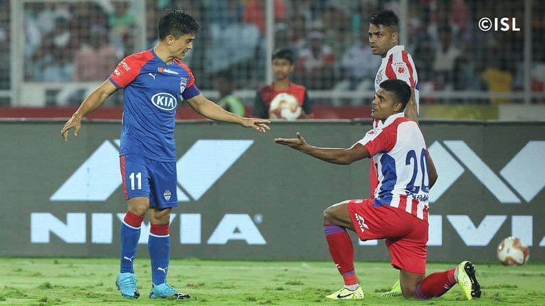 Sunil Chhetri (L) endured another frustrating night (Image: ISL)